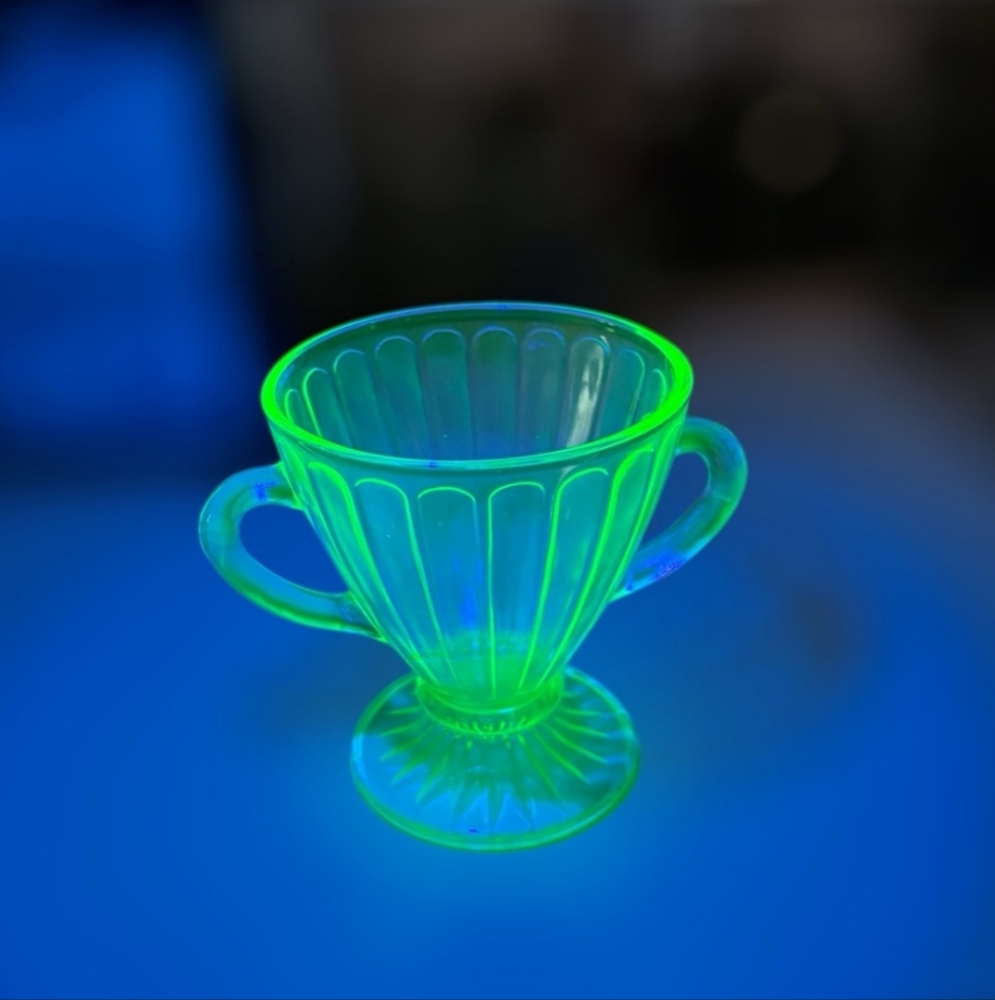HAZEL ATLAS Green Vaseline Uranium Glass Double Handle Sugar Dish Ribbon Design